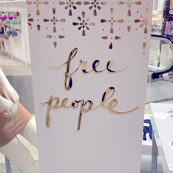 Free People’s We The Free Blush Pink V-Neck - Picture 2 of 12